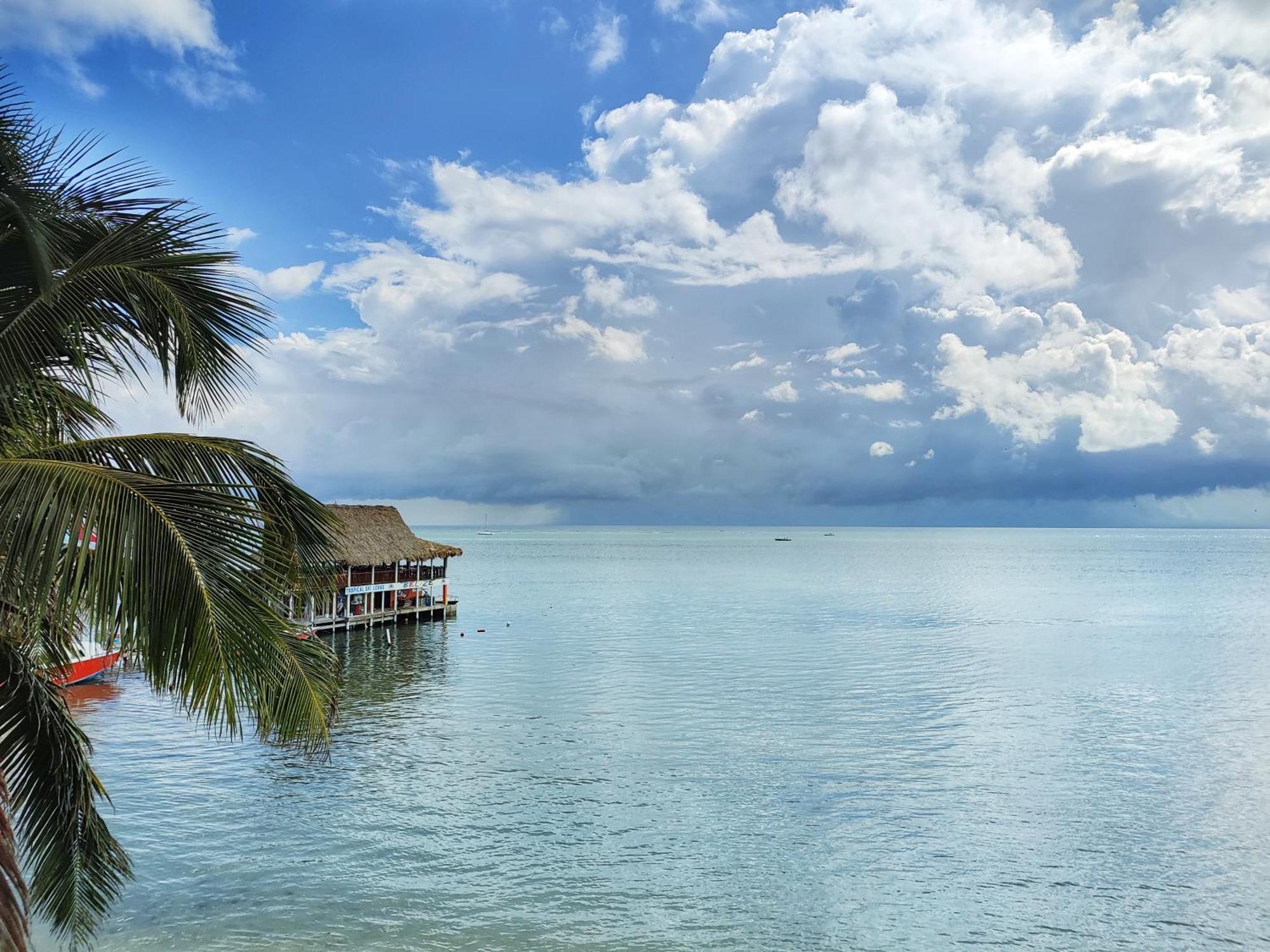 Tres Cocos Resort San Pedro  Extérieur photo